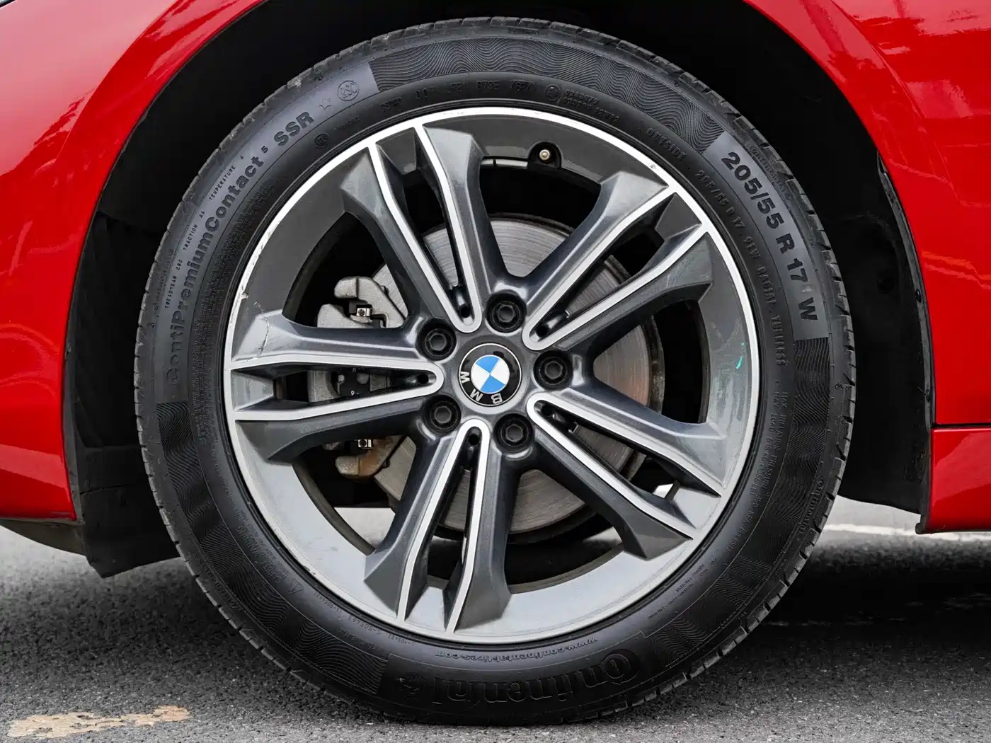 BMW 2 Series Touring 2019 218i Premium Sport Package фото 10