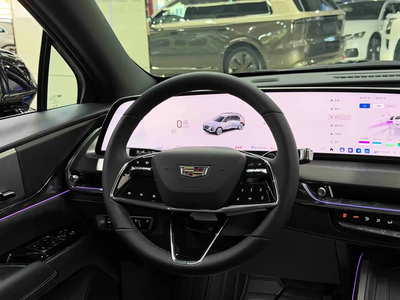 Фото 11 - Cadillac XT5