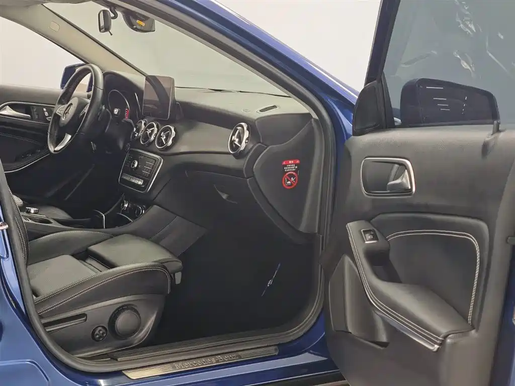 Mercedes-Benz GLA 2018 GLA 200 Dynamic фото 20
