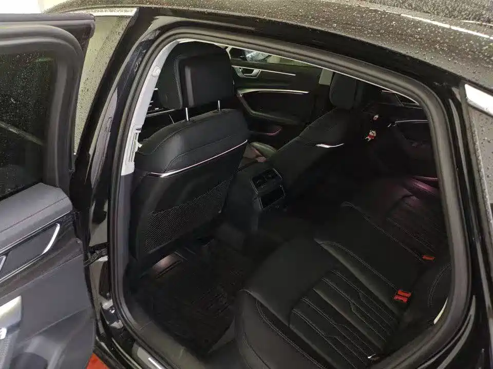 Фото 4 - Audi A6L