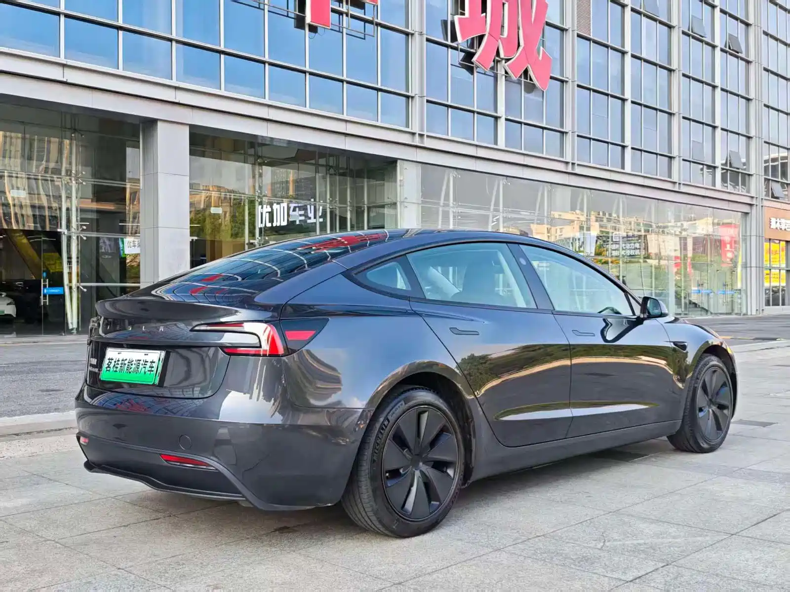 Фото 14 - Tesla Model 3