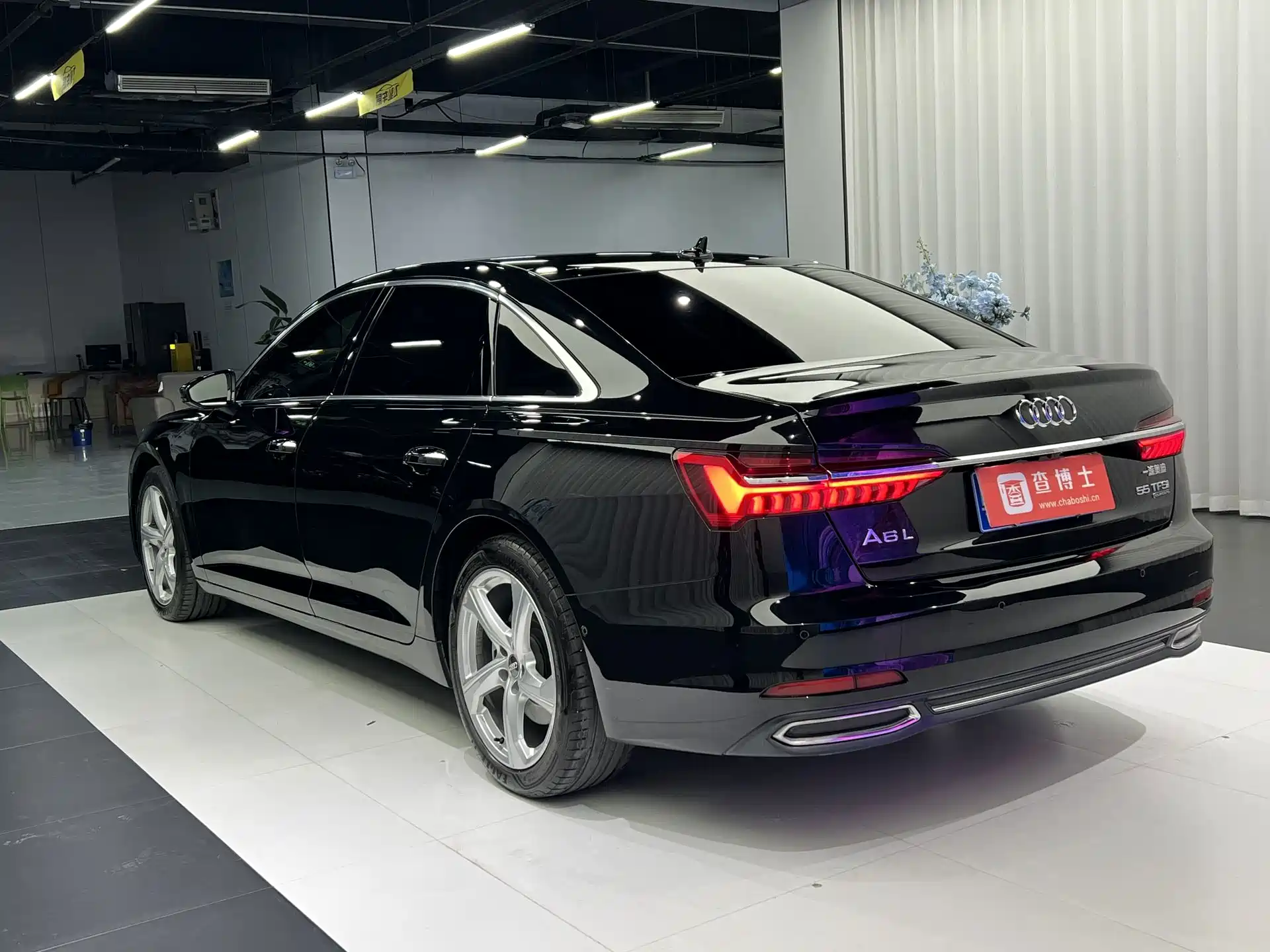 Фото 11 - Audi A6L