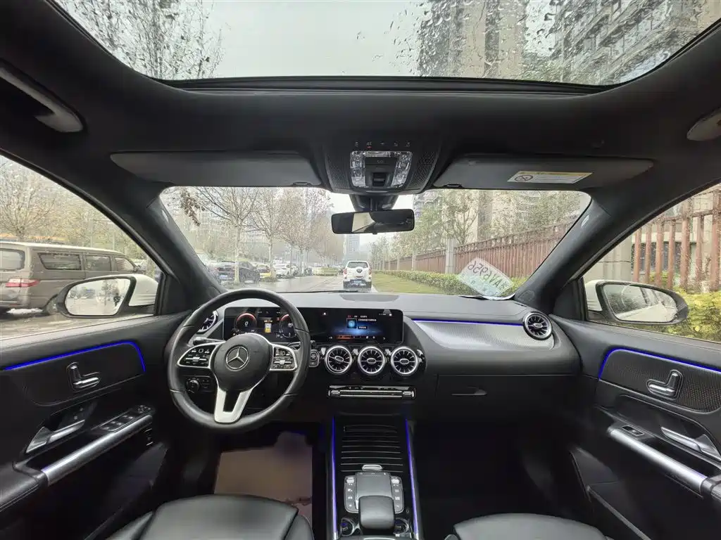 MERCEDES-BENZ GLA