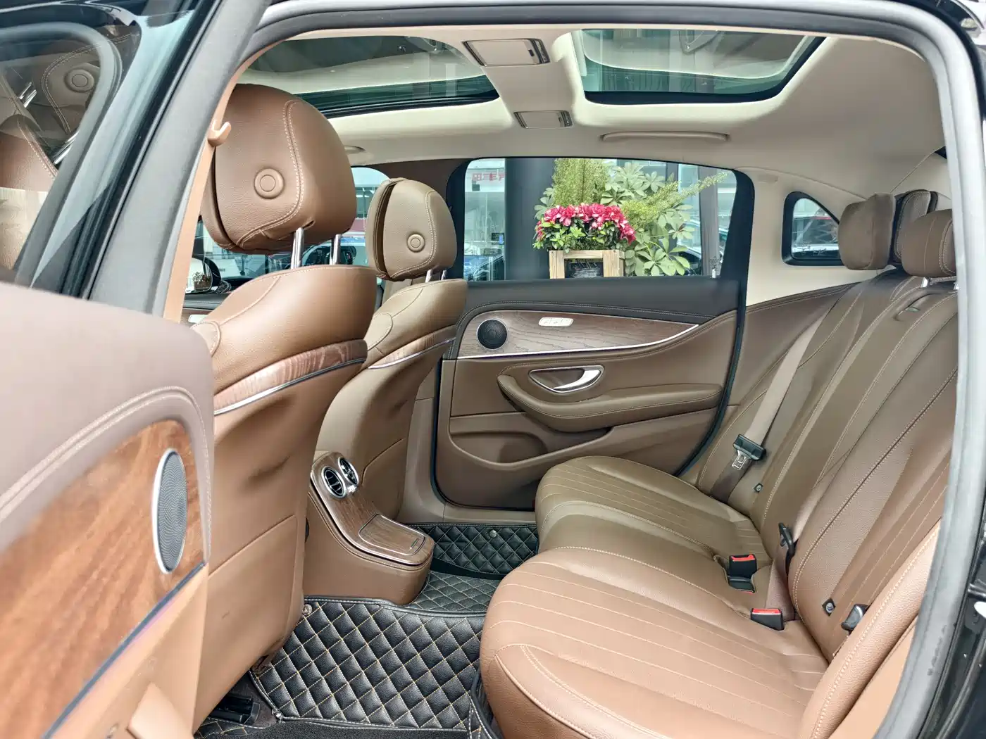 MERCEDES-BENZ E CLASS