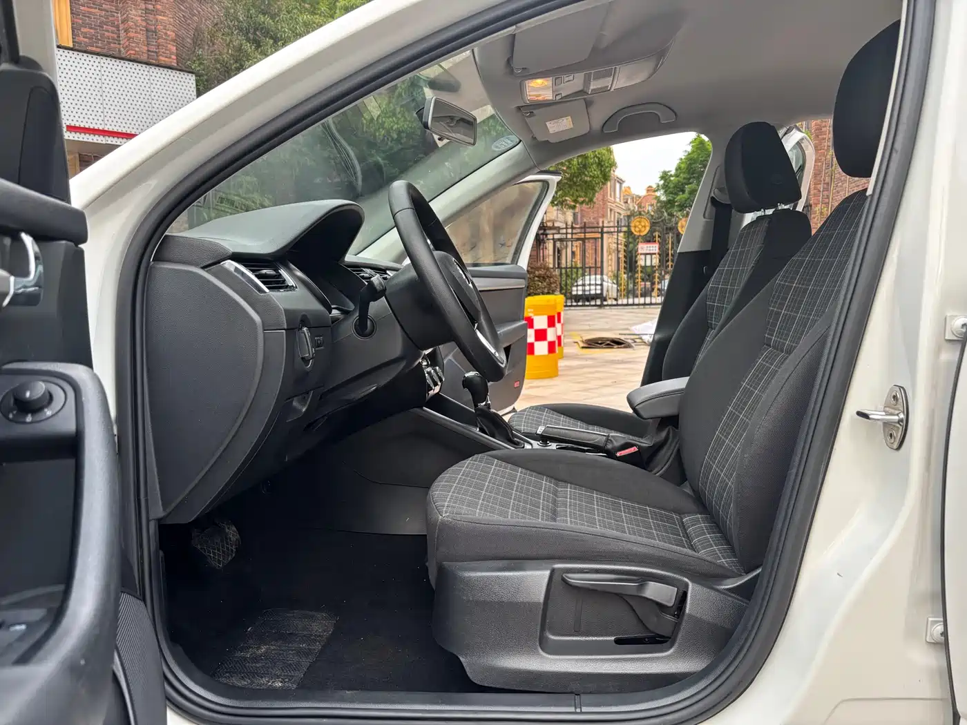Škoda Octavia 2018 1.6L Automatic Comfort фото 5