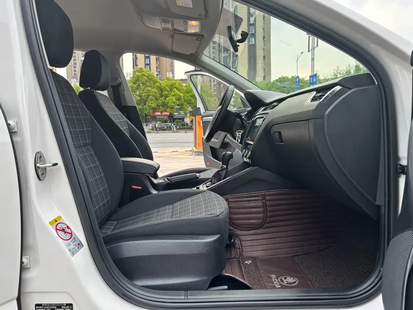 Škoda Octavia 2018 1.6L Automatic Comfort фото 13