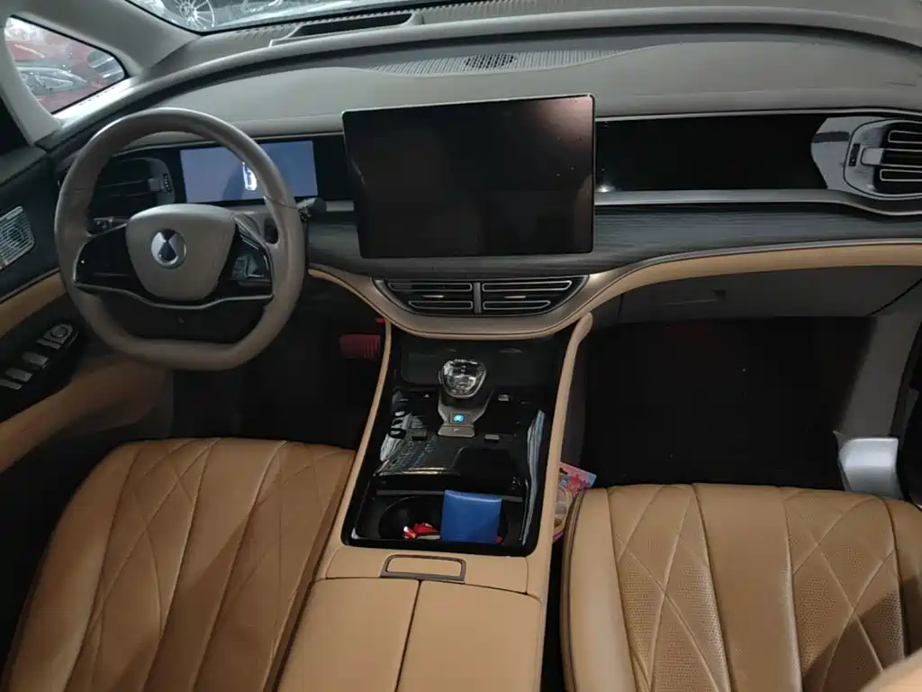 Denza D9 2023 2022 DM-i 970 All-Wheel Drive Honor Edition