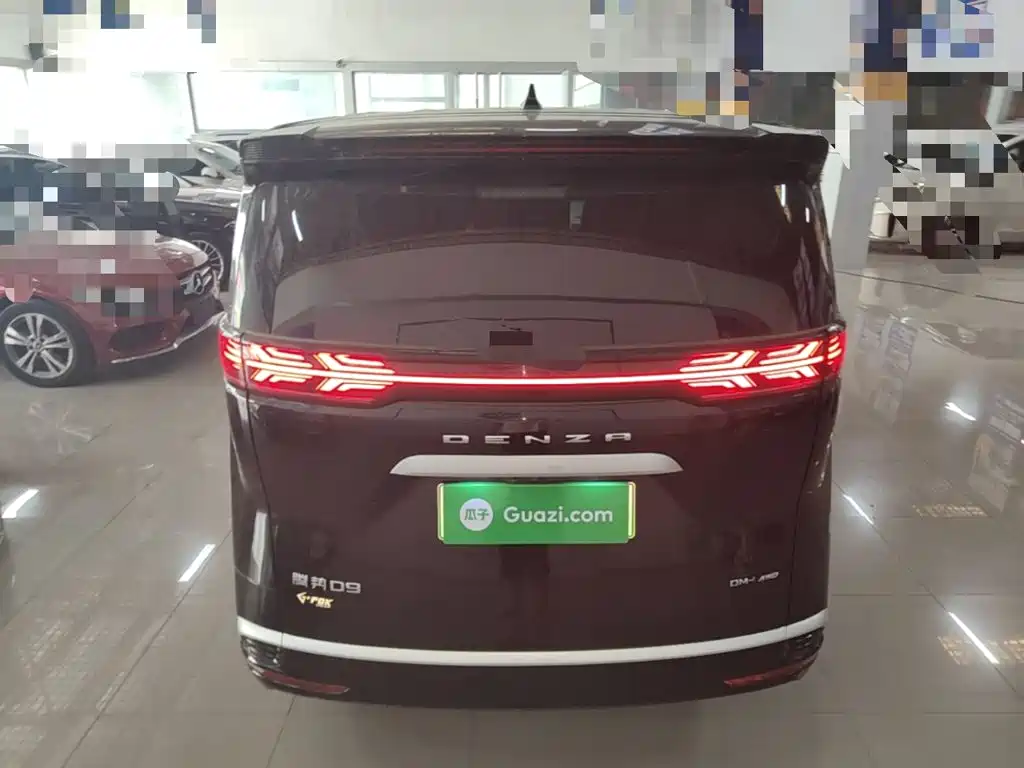 Denza D9 2023 2022 DM-i 970 All-Wheel Drive Honor Edition