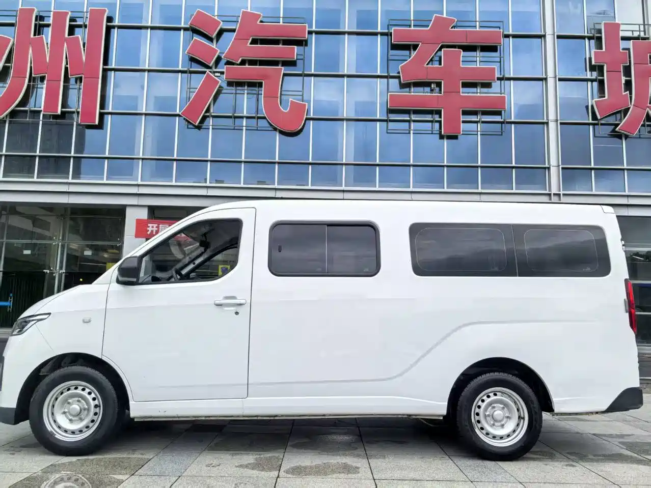 Wuling Motors Wuling Yangguang 2024 2024 300KM Comfort Bus Version 75kW