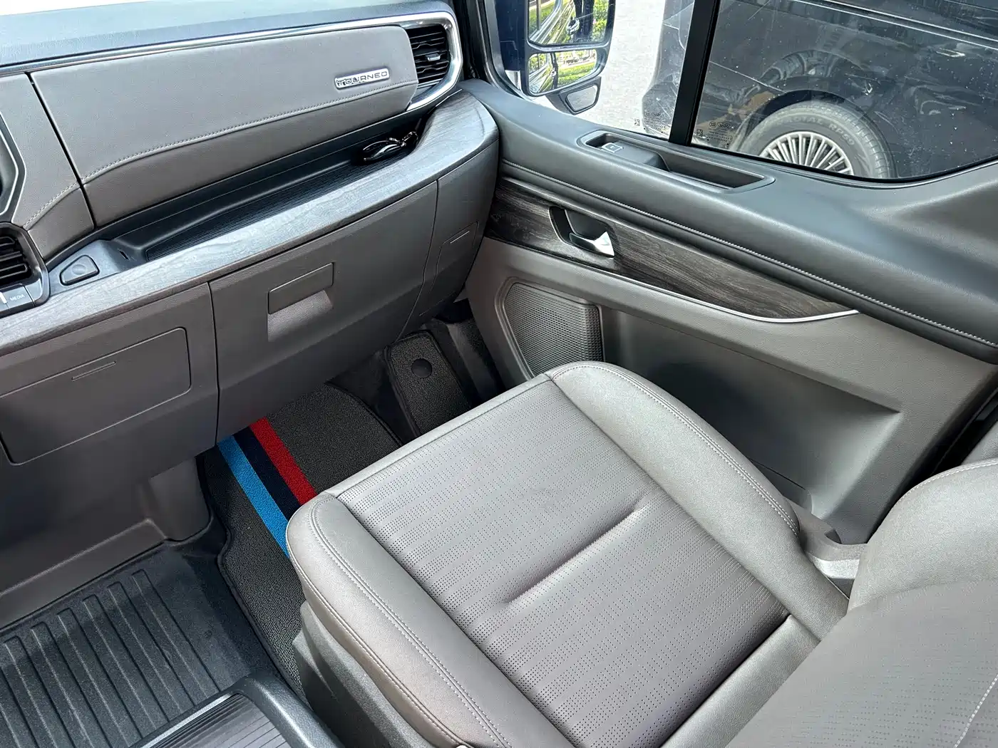 Ford Tourneo 2023 2.0T Automatic Premium Edition фото 19