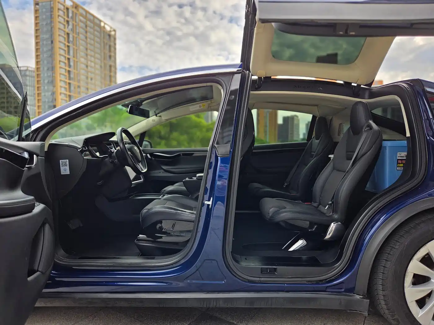 TESLA MODEL X