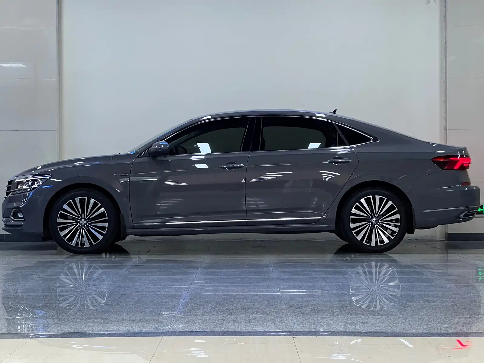 Фото 4 - Volkswagen Passat