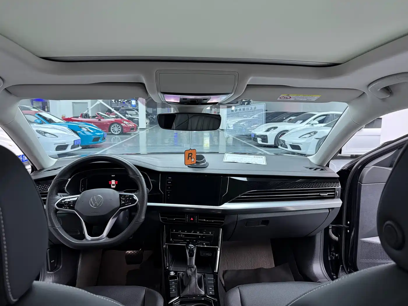 Volkswagen Passat 2023 380TSI Luxury Edition фото 12