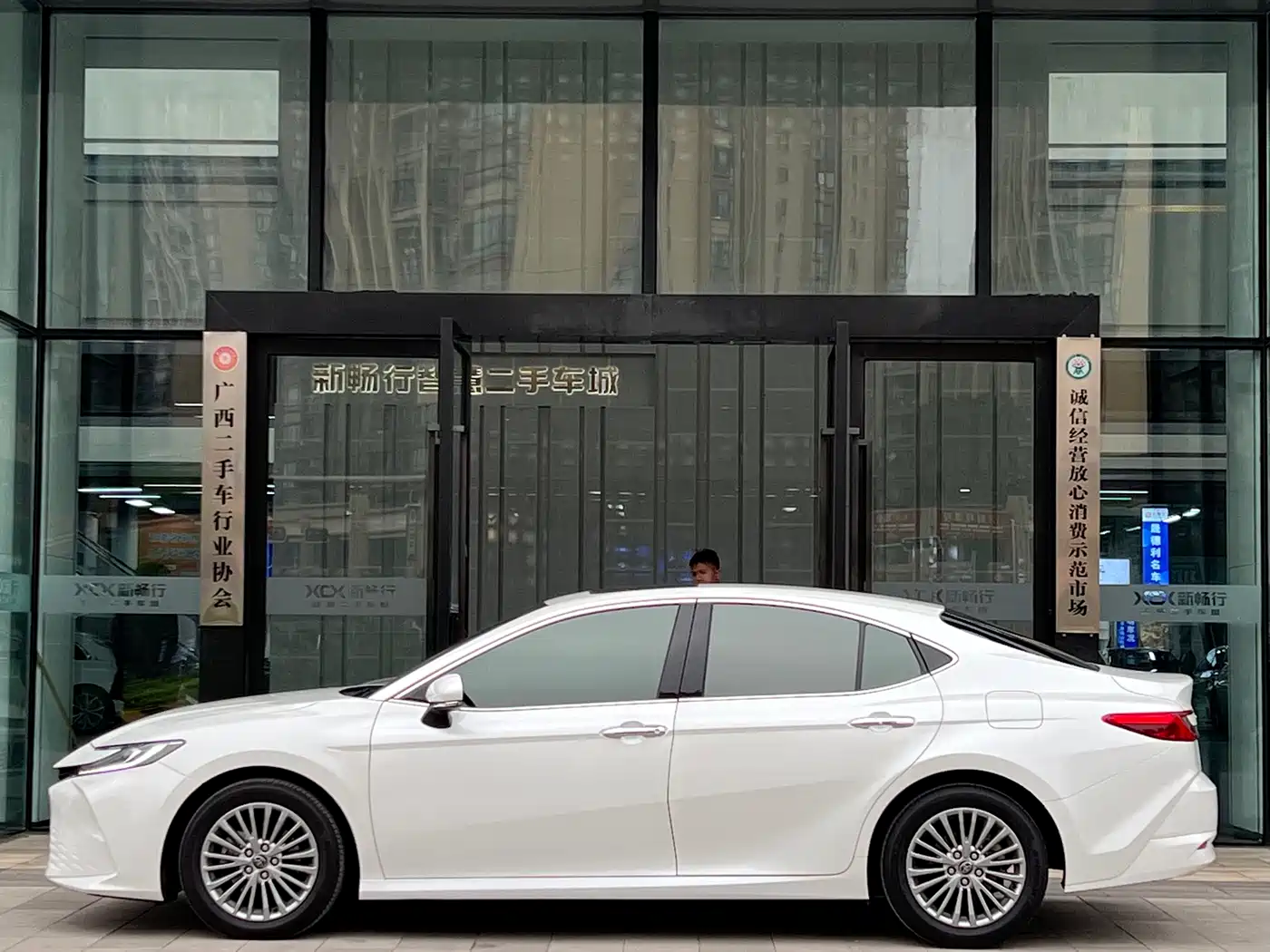 Toyota Camry 2024 2.0GVP Luxury Edition фото 4