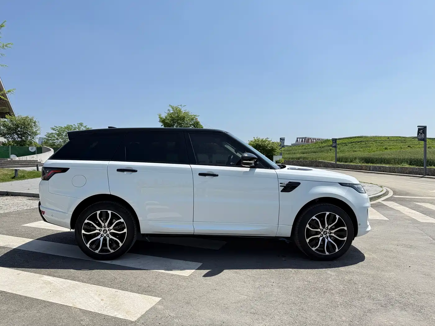 Land Rover Range Rover Sport 2022 3.0 L6 Gloss Black Edition фото 4