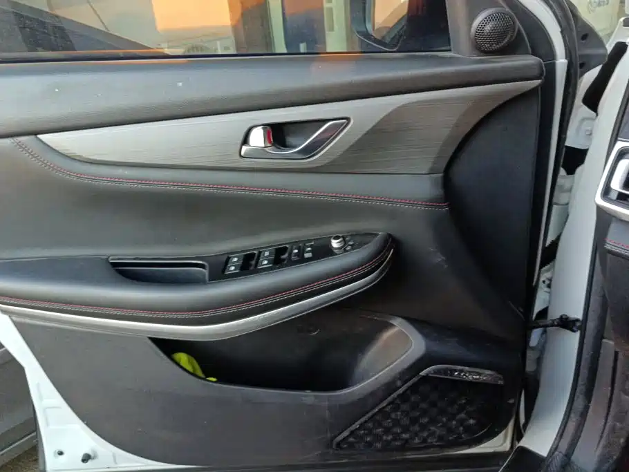 Фото 7 - Changan CS75