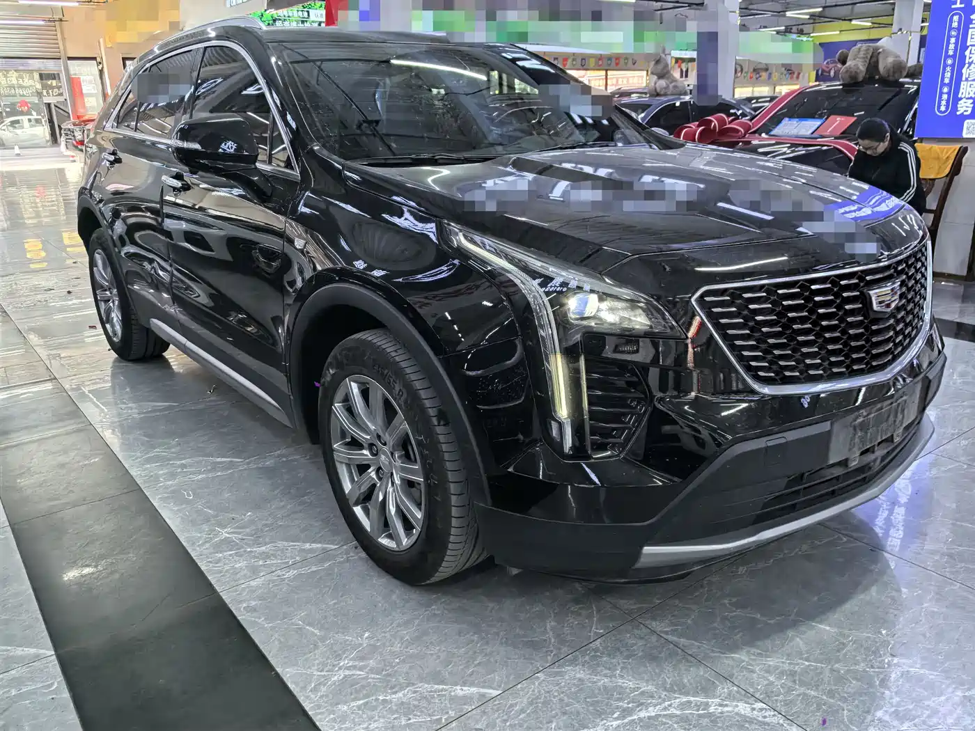 CADILLAC XT4