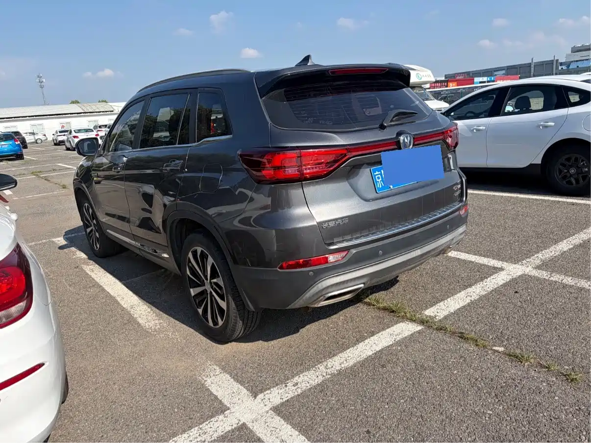 Photo 9 - Changan CS75