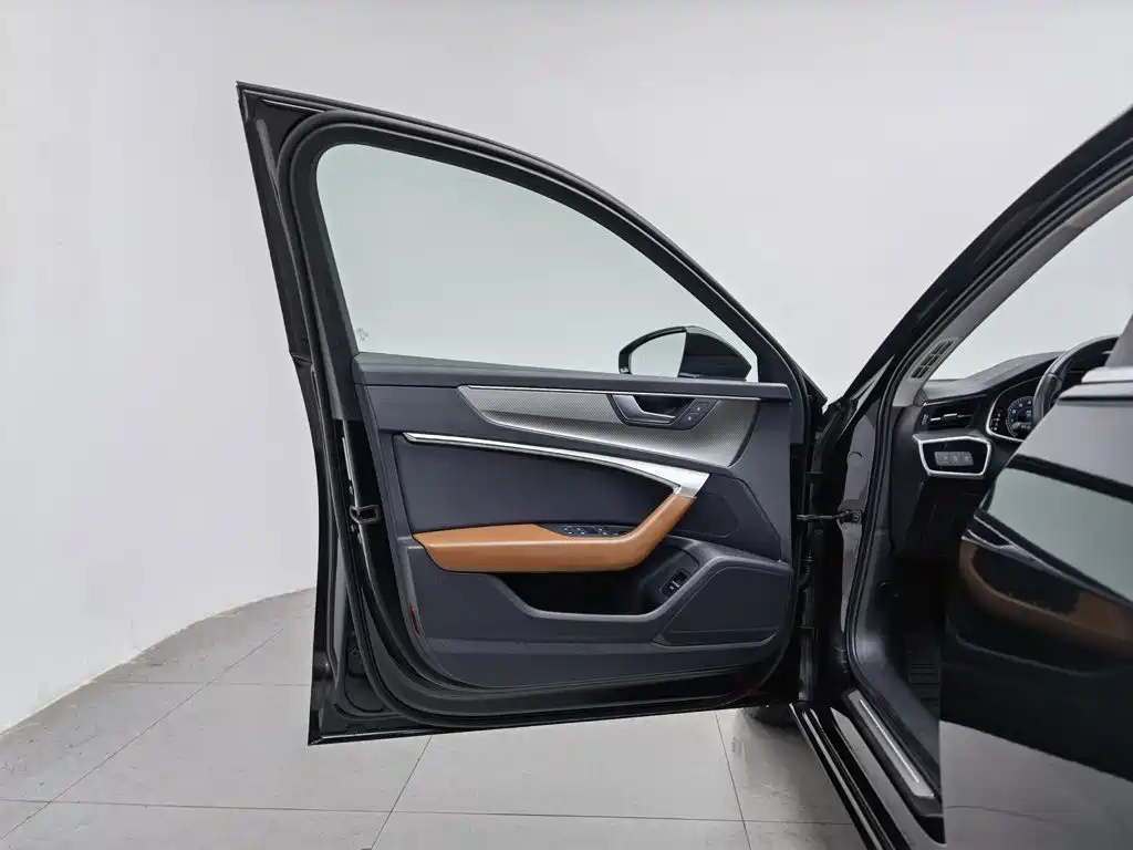 Фото 8 - Audi A6L