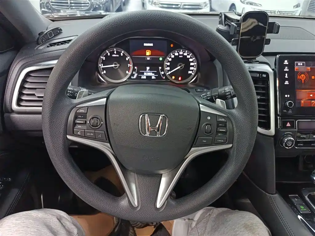 Фото 11 - Honda UR-V