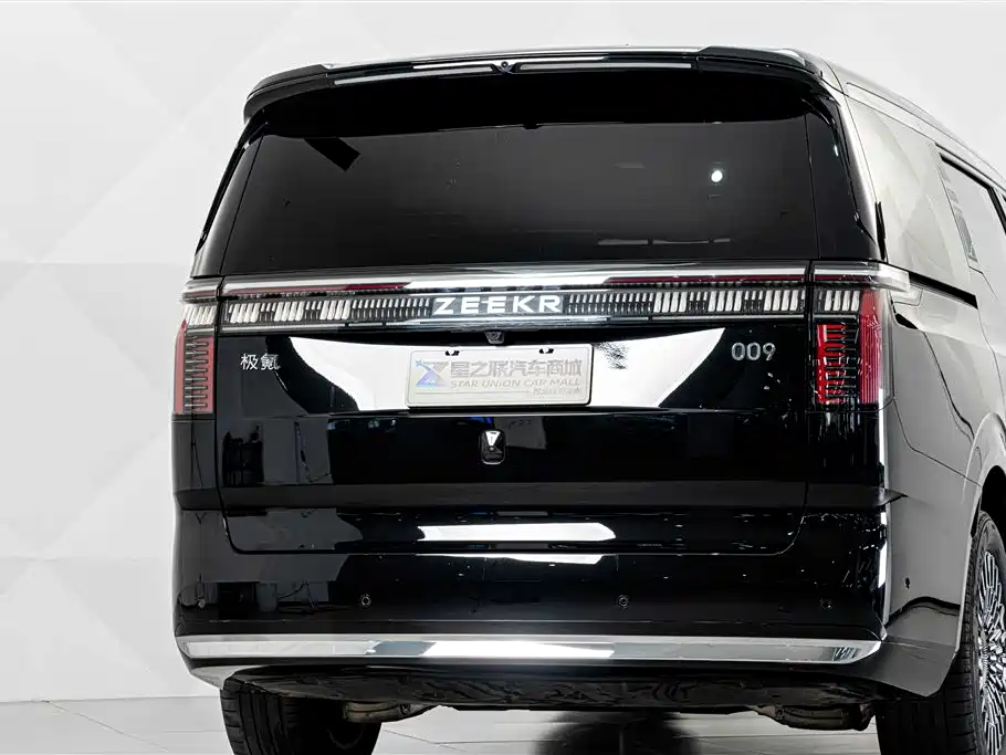 ZEEKR 009 2025 2024 6-seat Executive AWD 108kWh