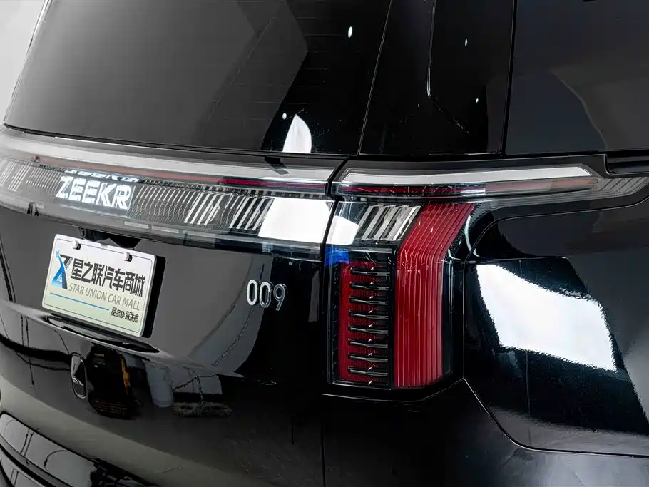 ZEEKR 009 2025 2024 6-seat Executive AWD 108kWh