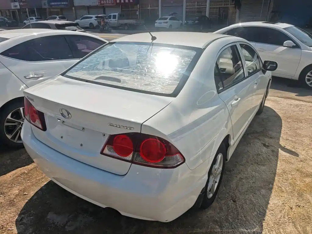 CIIMO CIIMO 2016 2015 1.8L Automatic Comfort Edition