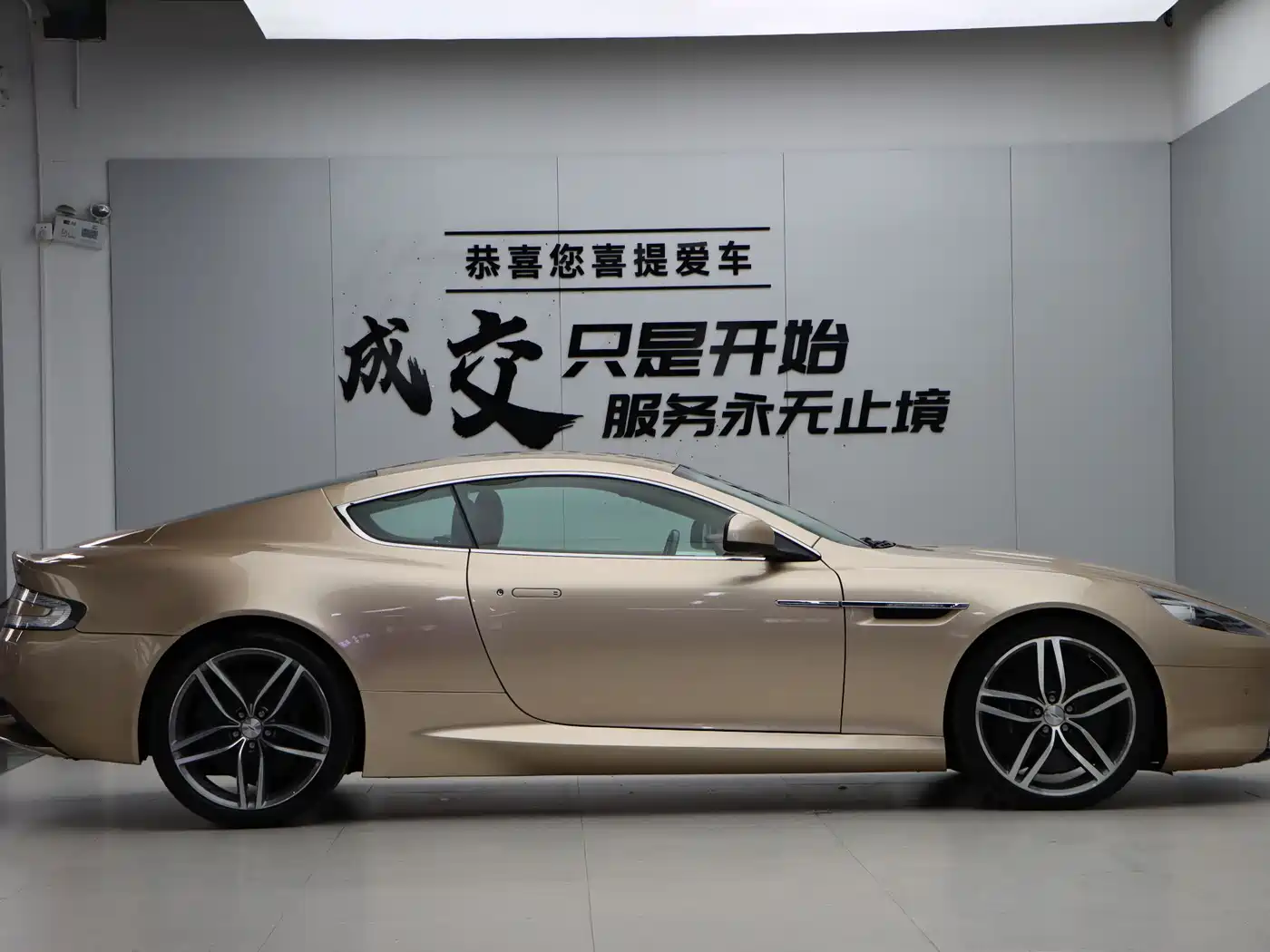 Aston Martin Virage 2012 6.0 Coupe фото 8