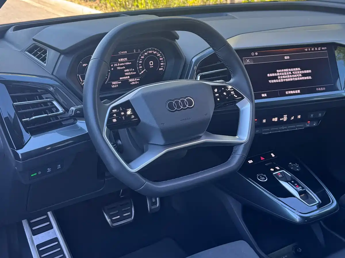 Фото 10 - Audi Q5 e-tron