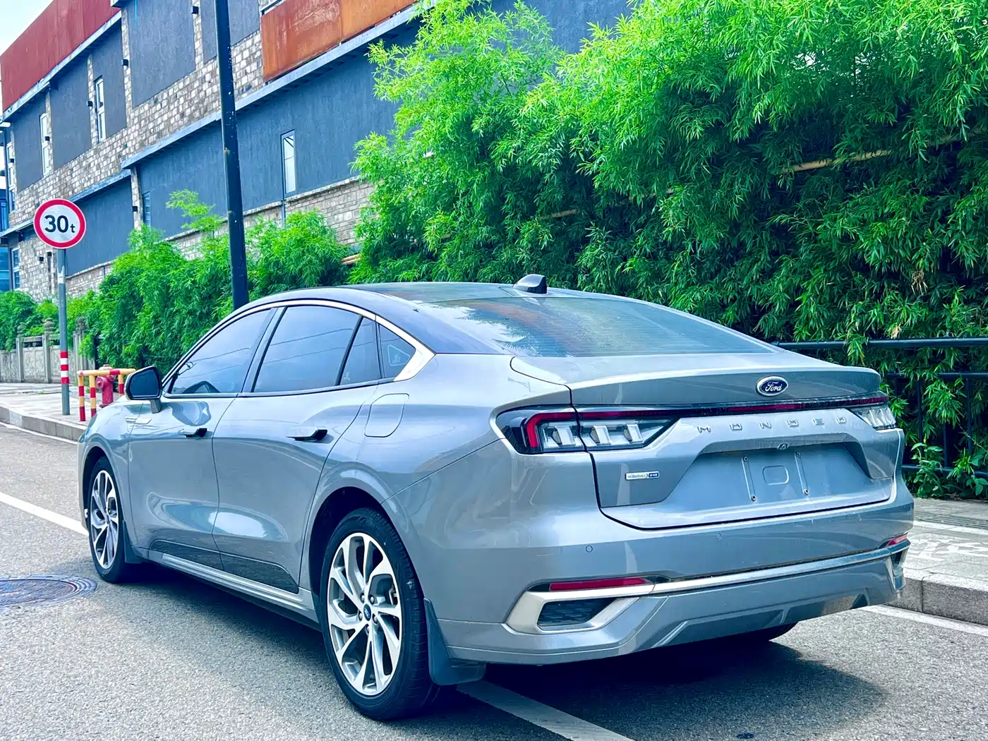 Photo 9 - Ford Mondeo