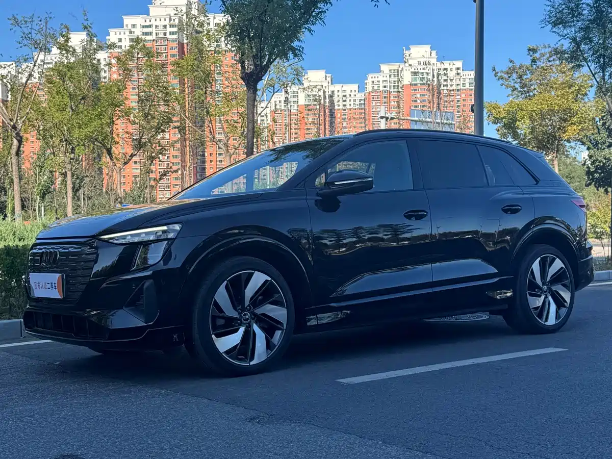 Фото 1 - Audi Q5 e-tron