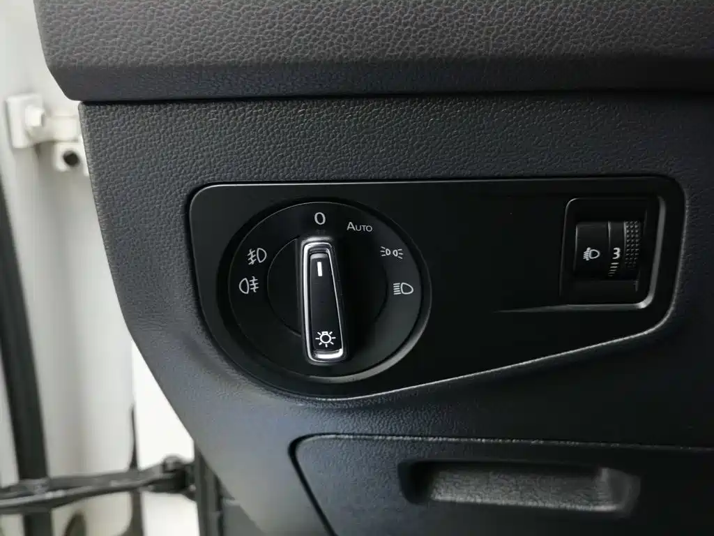 Фото 21 - Volkswagen Tiguan L
