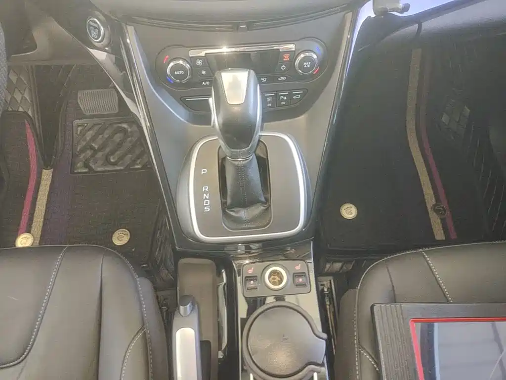 Фото 14 - Ford Kuga