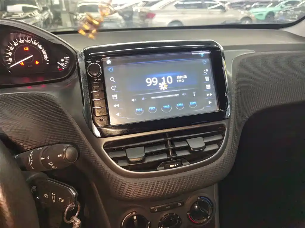 Peugeot 2008 2014 1.6L Automatic Trend Edition фото 13