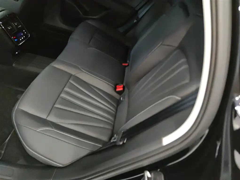 Volkswagen Passat 2025 Outstanding 380TSI Dragon Soaring Edition фото 17
