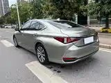 صورة 23 - Lexus ES