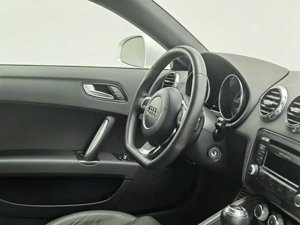 Фото 22 - Audi TT