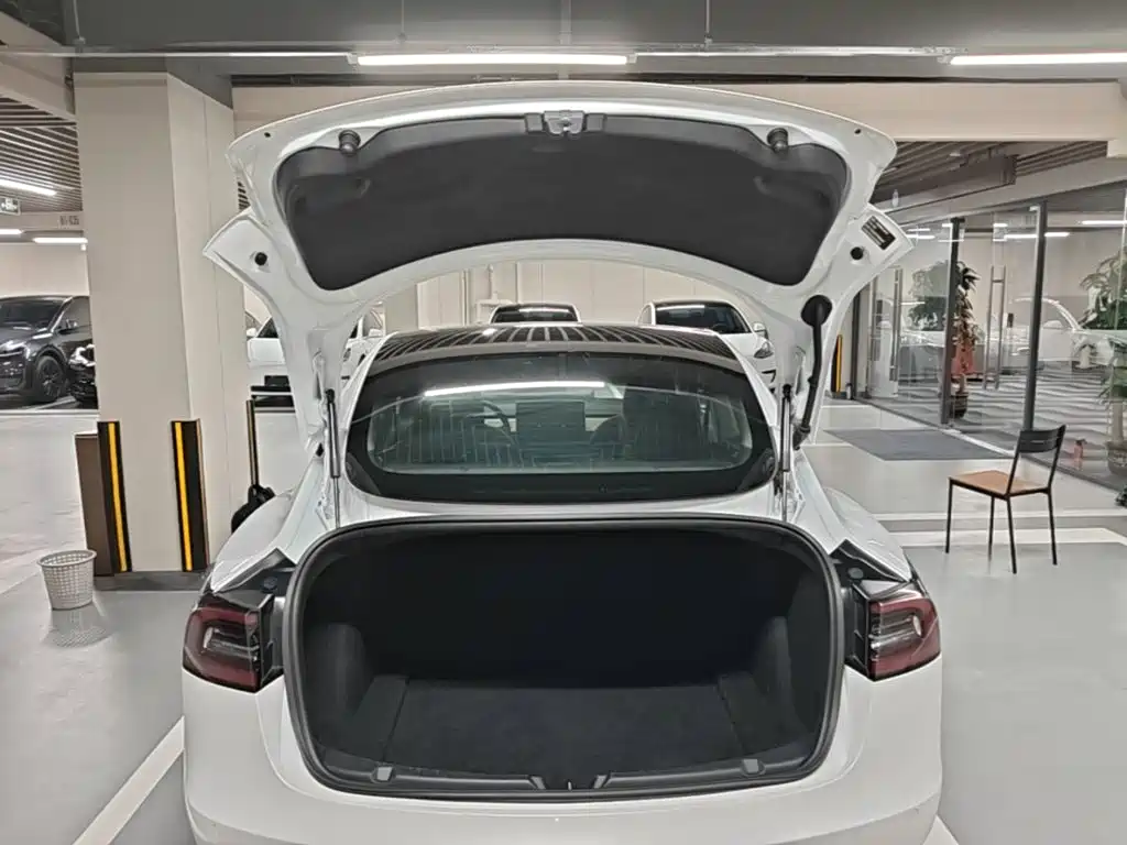 Фото 19 - Tesla Model 3