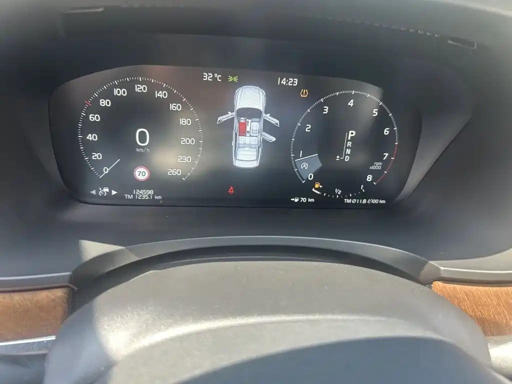 Фото 13 - Volvo S90