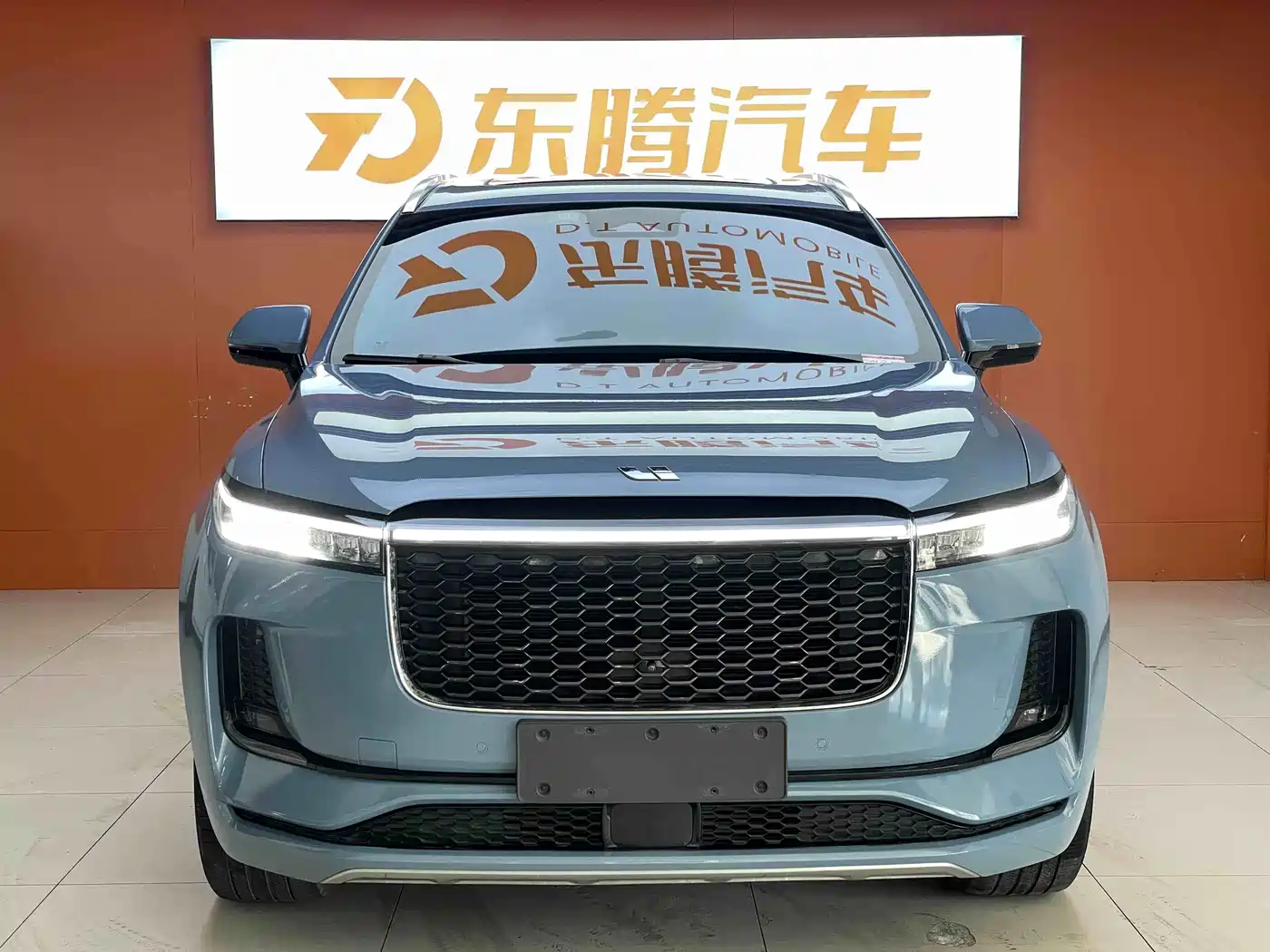 Фото 2 - Li Auto Li ONE
