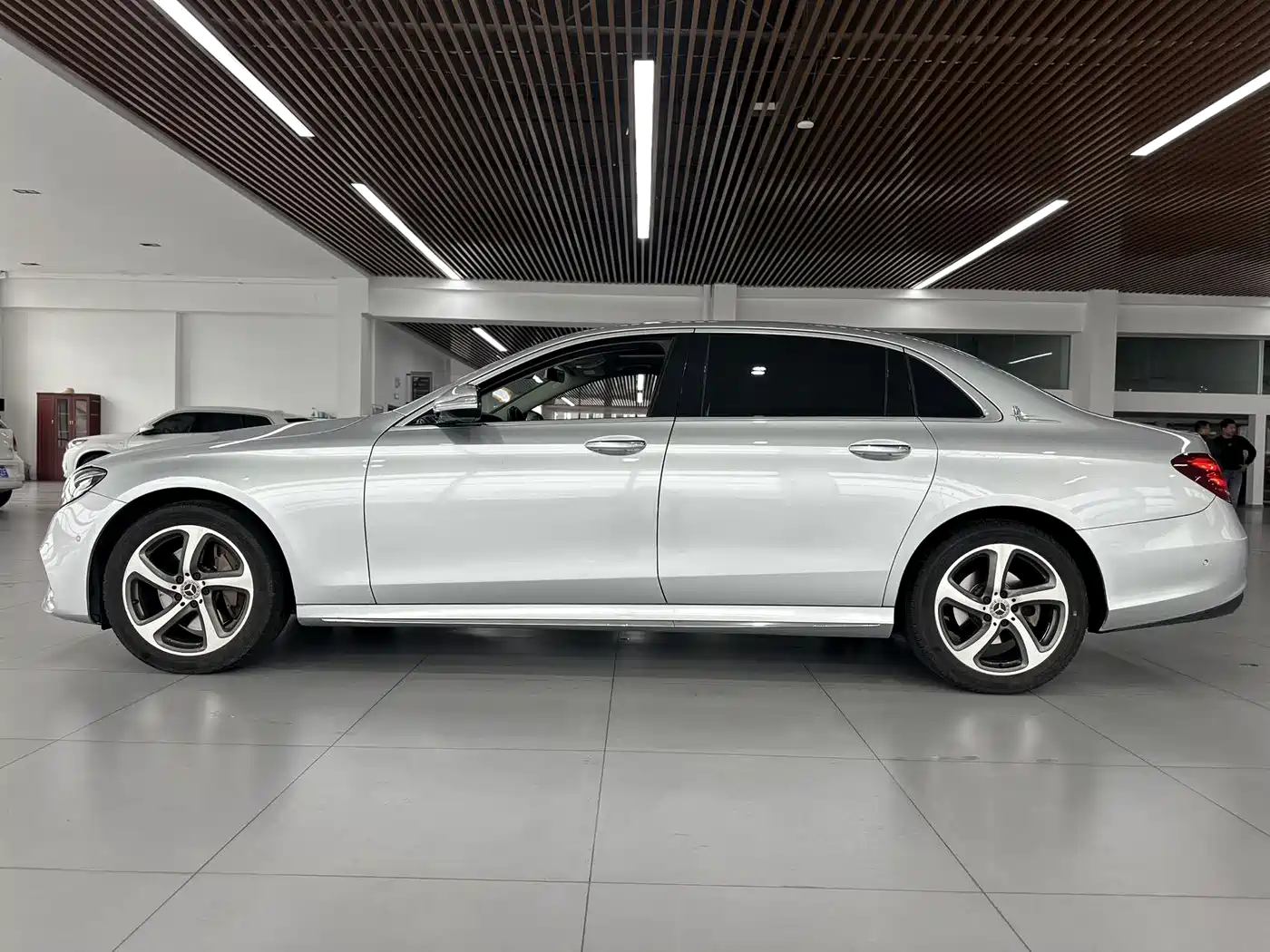 Mercedes-Benz E-Class 2016 E 300 L Sport Fashion Type фото 4