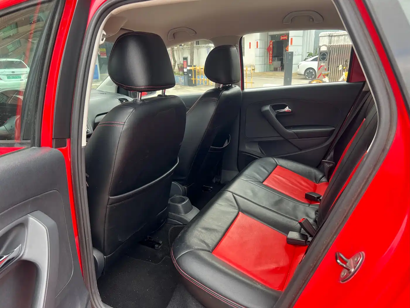 Volkswagen Polo 2013 1.4L Manual Trend Edition фото 18