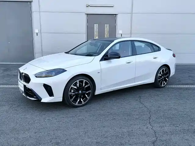 BMW 2 225L, M Чёрный спорт-пакет