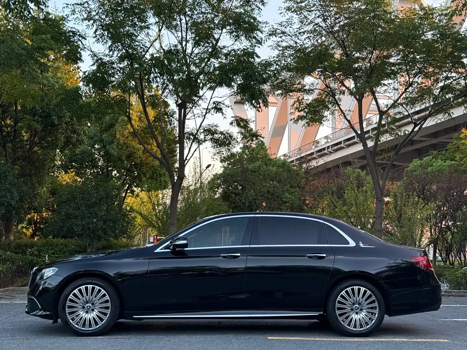 صورة 4 - Mercedes-Benz E-Class