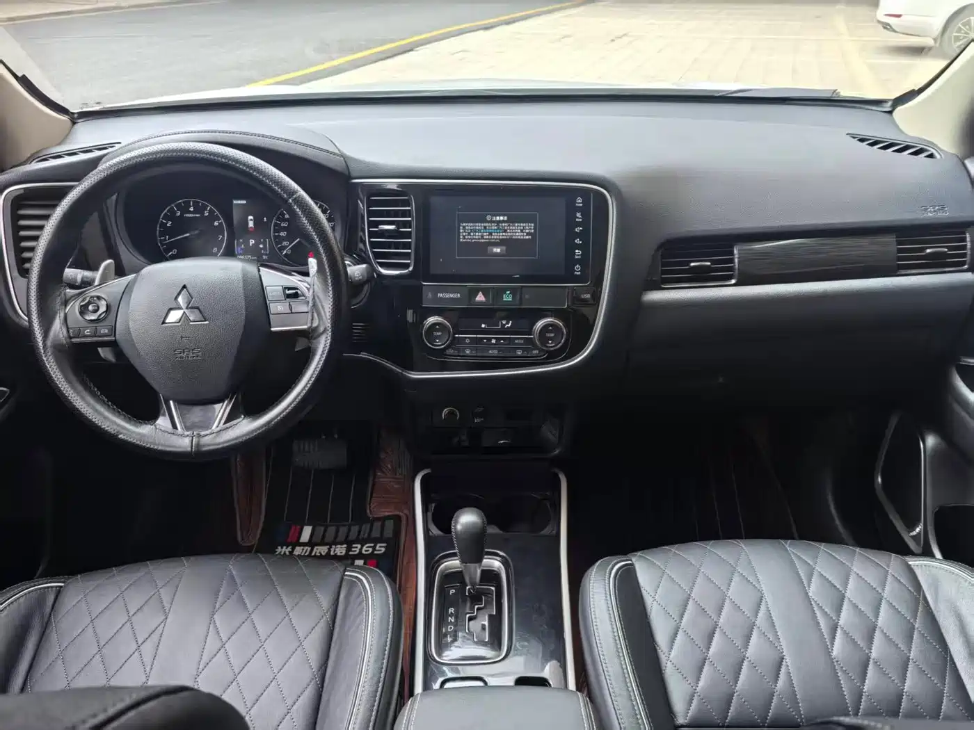 MITSUBISHI OUTLANDER