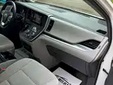 Photo 22 - Toyota Sienna