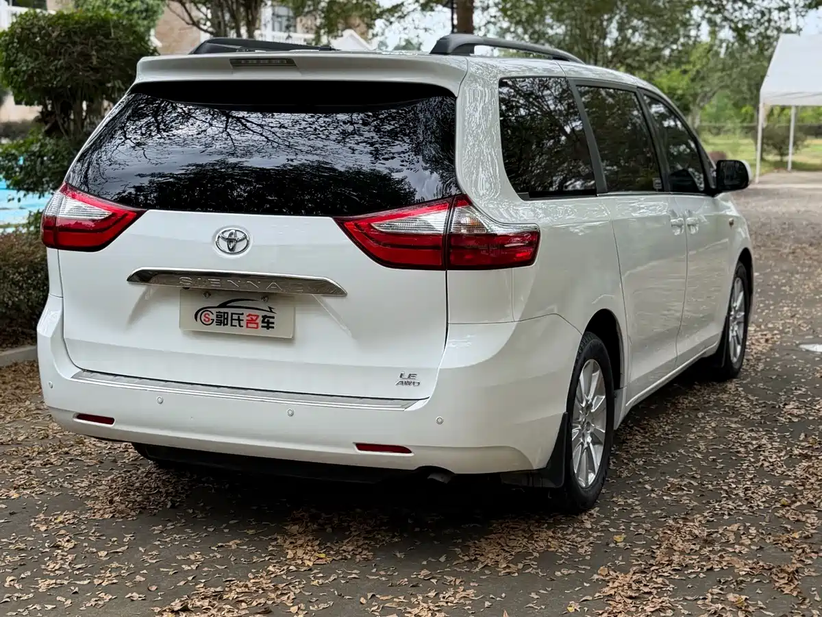 Photo 6 - Toyota Sienna