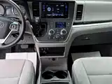 Photo 26 - Toyota Sienna