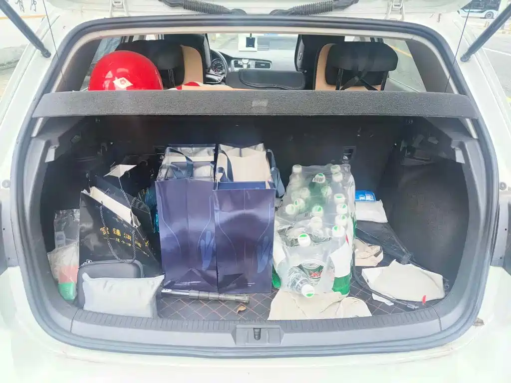 Photo 5 - Volkswagen Golf