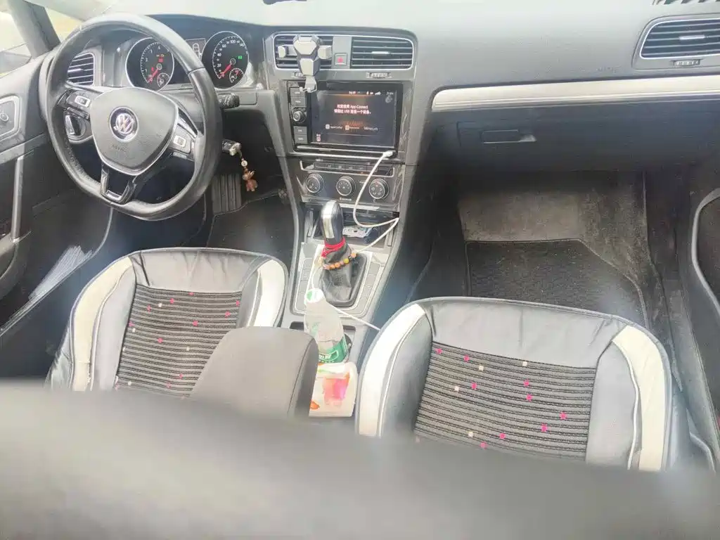 Photo 11 - Volkswagen Golf